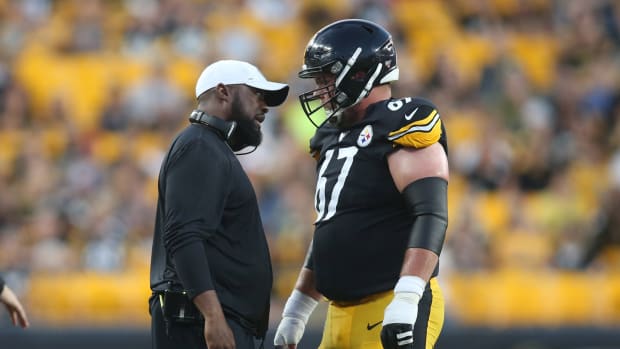 Pittsburgh Steelers head coach Mike Tomlin (left) talks with offensive guard B.J. Finney (67) against the Tampa Bay Buccaneers during the second quarter at Heinz Field.